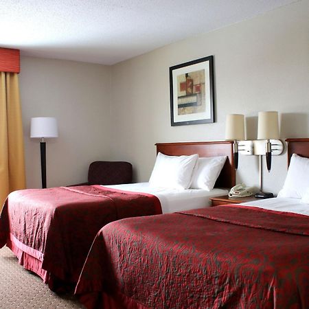 Days Inn & Suites By Wyndham Bloomington/Normal Il מראה חיצוני תמונה