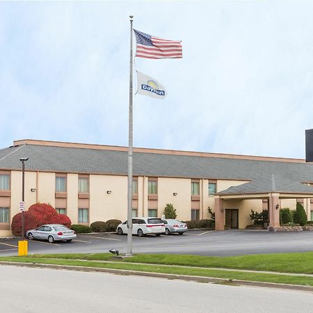 Days Inn & Suites By Wyndham Bloomington/Normal Il מראה חיצוני תמונה