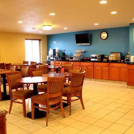 Days Inn & Suites By Wyndham Bloomington/Normal Il מראה חיצוני תמונה