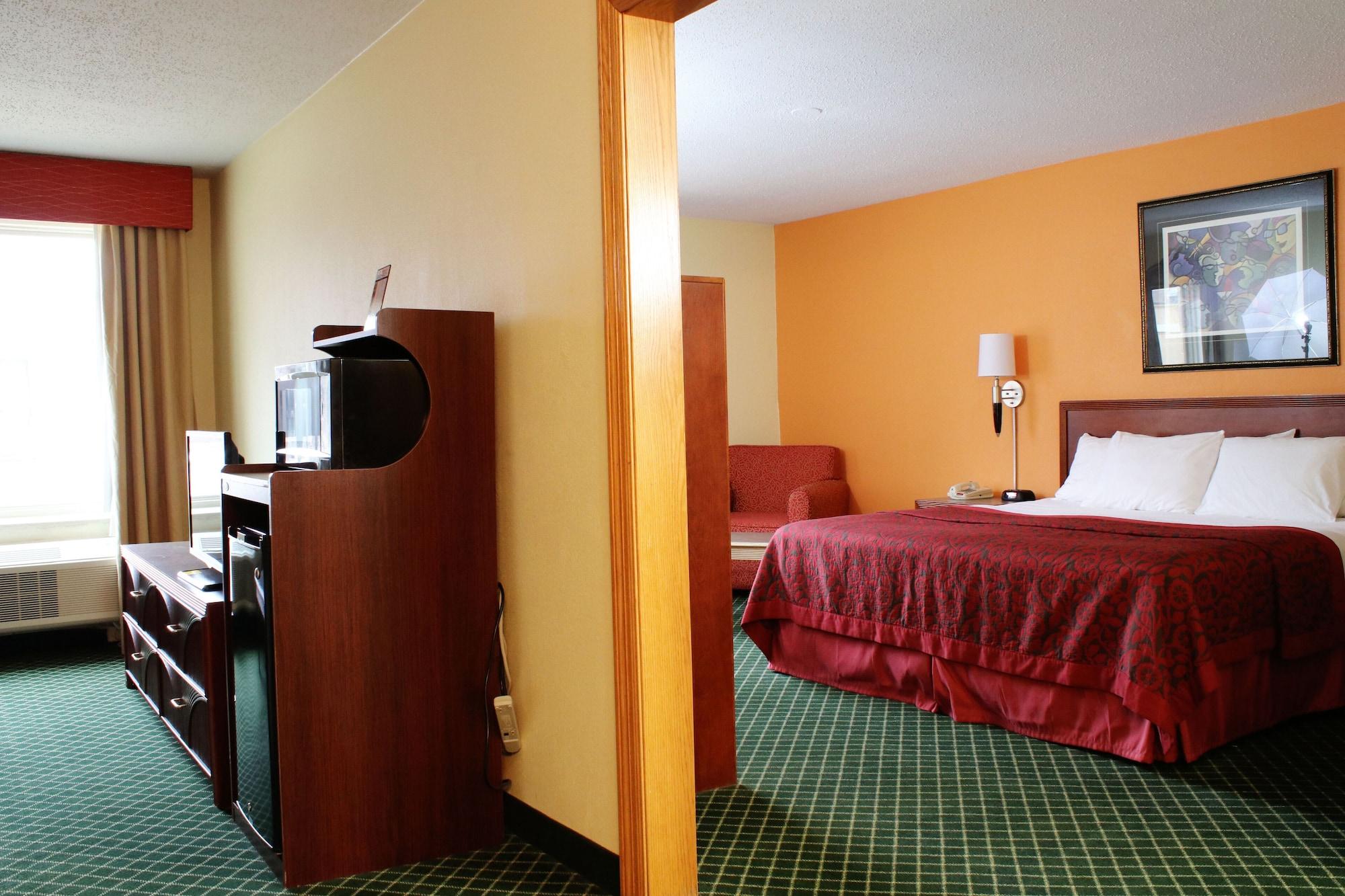 Days Inn & Suites By Wyndham Bloomington/Normal Il מראה חיצוני תמונה