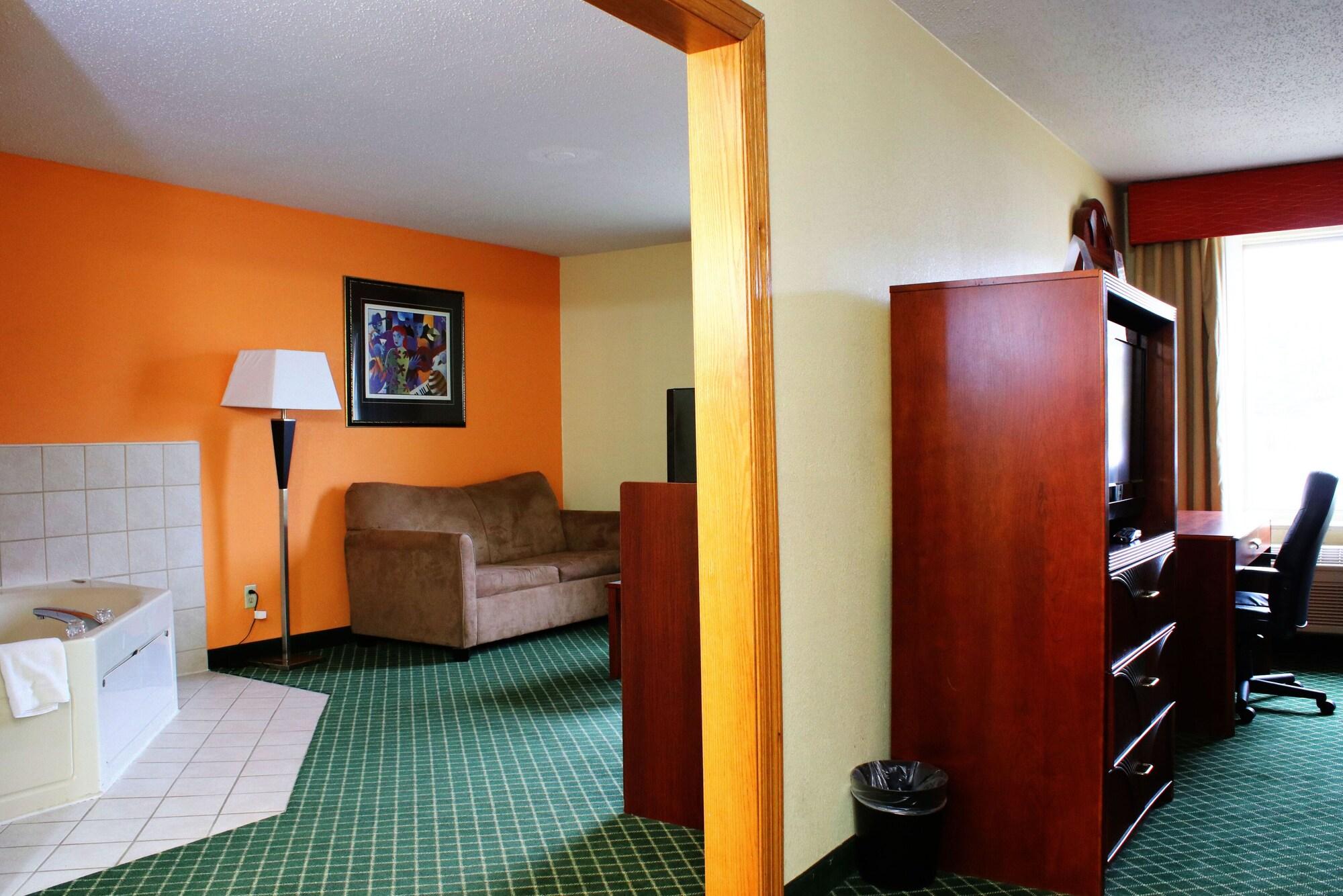 Days Inn & Suites By Wyndham Bloomington/Normal Il מראה חיצוני תמונה