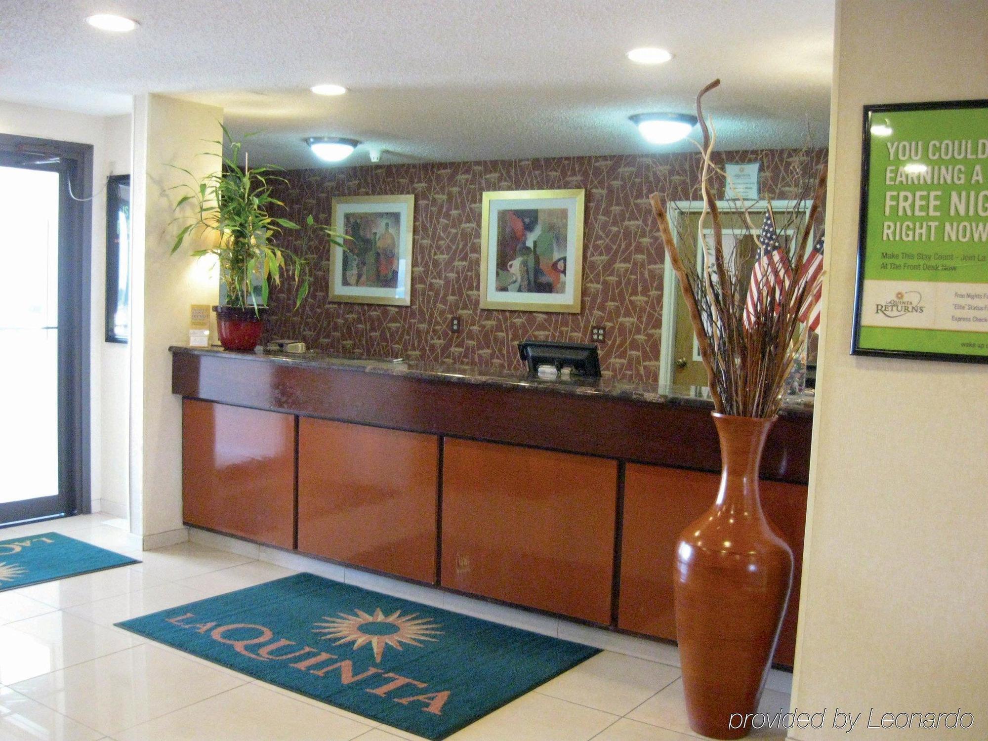 Days Inn & Suites By Wyndham Bloomington/Normal Il מראה חיצוני תמונה