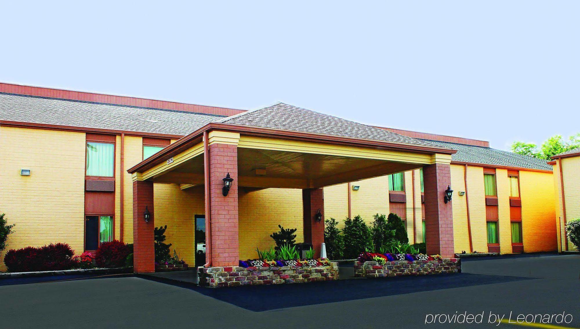 Days Inn & Suites By Wyndham Bloomington/Normal Il מראה חיצוני תמונה