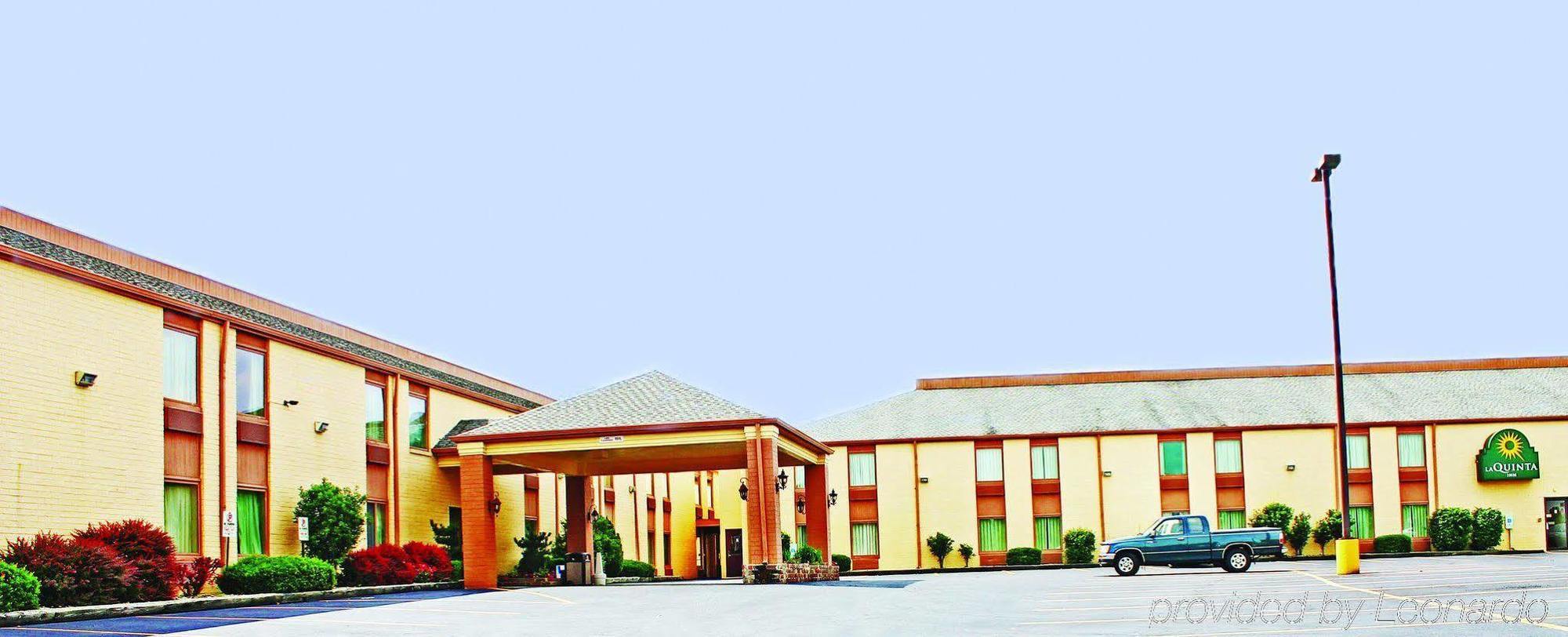 Days Inn & Suites By Wyndham Bloomington/Normal Il מראה חיצוני תמונה