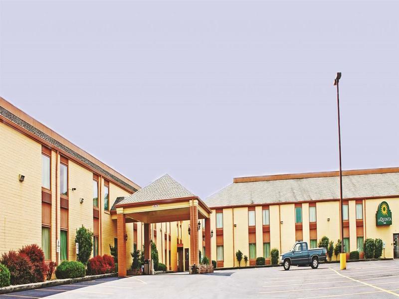 Days Inn & Suites By Wyndham Bloomington/Normal Il מראה חיצוני תמונה